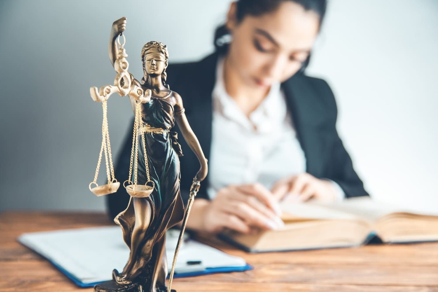 Quanto ganha um advogado? Descubra as possibilidades da carreira Jurídica.